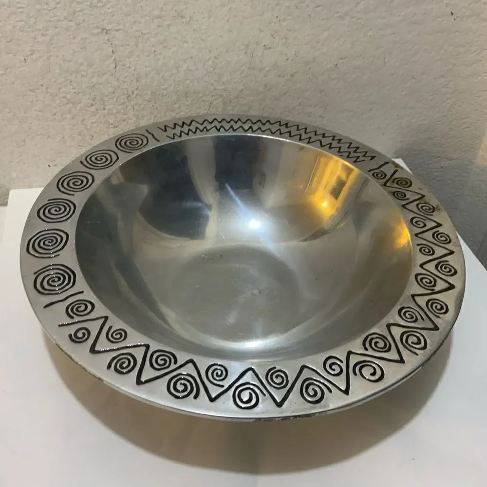 WILTON ARMETALE Reggae 14.5 inch Round Vegetable Bowl
